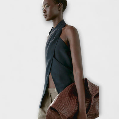 Hannah - Haut à col halter bleu avec découpe au dos