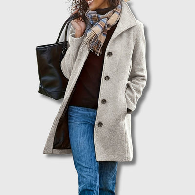 Isaline – Veste Boutonnée Classique | Édition Limitée