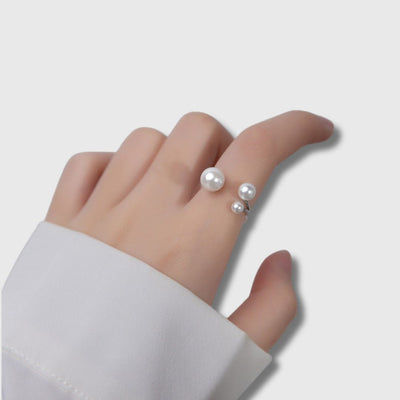 Bague ajustable en perles d'eau douce triples